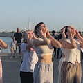 Santa Teresa si accende con l'energia del ballo: flash mob a sorpresa della scuola Salerno Danza