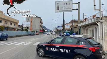 Cava de' Tirreni, maltratta la moglie: 61enne sottoposto a divieto di avvicinamento e braccialetto elettronico