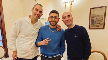 La Pasticceria Pansa di Amalfi accoglie Rocco Hunt, poi annuncia: «I frutti di questa giornata li scoprirete molto presto»