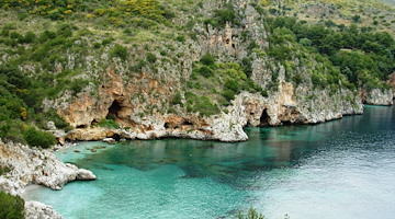 Lottizzazione abusiva a ridosso della costa: sequestrato un villaggio turistico in costruzione a Camerota