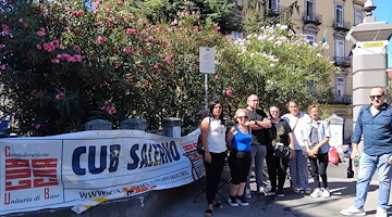 Pulizie al Comune di Scafati, sciopero dei lavoratori davanti al Municipio