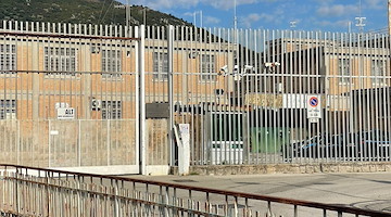 Salerno, detenuto salva un compagno dal suicidio nel carcere di Fuorni