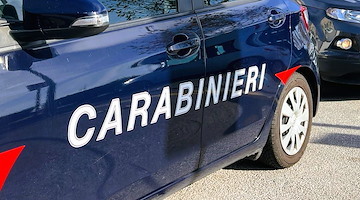 Salerno: uomo arrestato per violazione del divieto di avvicinamento alla madre, che aveva minacciato con un coltello