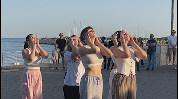 Santa Teresa si accende con l'energia del ballo: flash mob a sorpresa della scuola Salerno Danza