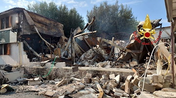 Villammare, incendio devasta uno stabile: nessun ferito