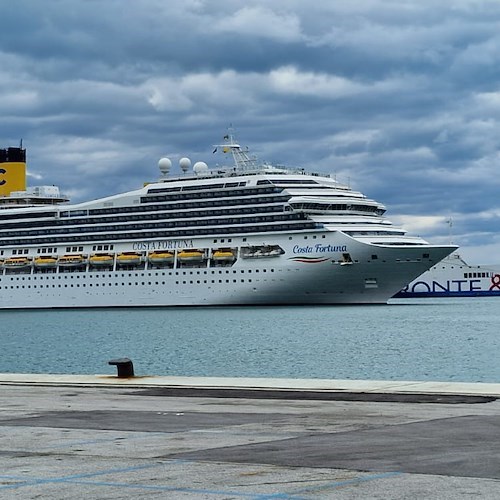 A Salerno ecco la nave da crociera Costa Fortuna: cerimonia di benvenuto alla Stazione Marittima