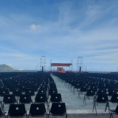 A Salerno inaugurata Piazza della Libertà: 28mila metri quadri per attività ed eventi sul mare. E De Luca si commuove…