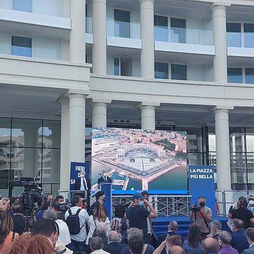 A Salerno inaugurata Piazza della Libertà: 28mila metri quadri per attività ed eventi sul mare. E De Luca si commuove…