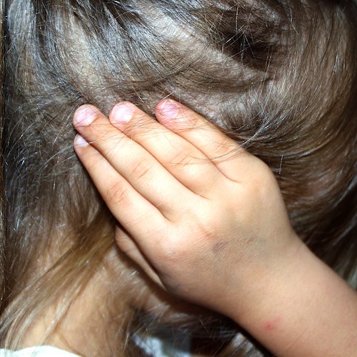 Battipaglia, si finse fotografo per adescare e stuprare bimba di 11 anni: chiuse le indagini 