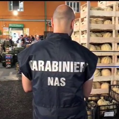 Blitz dei Nas al mercato ortofrutticolo di Pagani: sequestrate circa 3,2 tonnellate di prodotti, sanzioni fino a 9mila euro