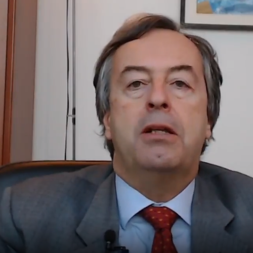 Caos vaccino AstraZeneca, Burioni: «Non approvo silenzio casa farmaceutica. C’è bisogno di fiducia»