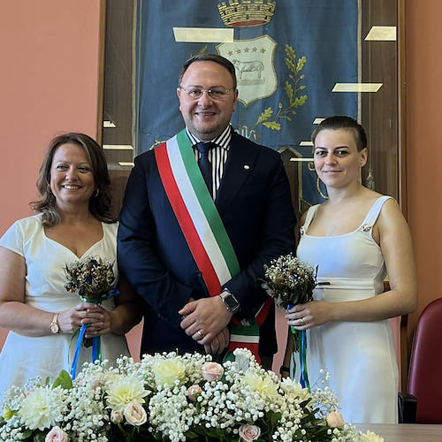 Chiara e Francesca spose a Pellezzano, il sindaco celebra l’unione civile: «Momento storico»