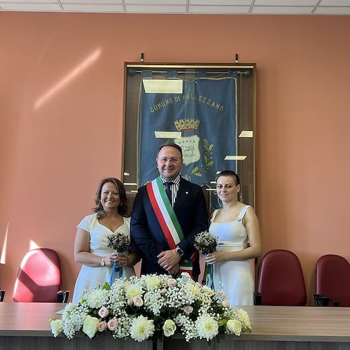 Chiara e Francesca spose a Pellezzano, il sindaco celebra l’unione civile: «Momento storico»