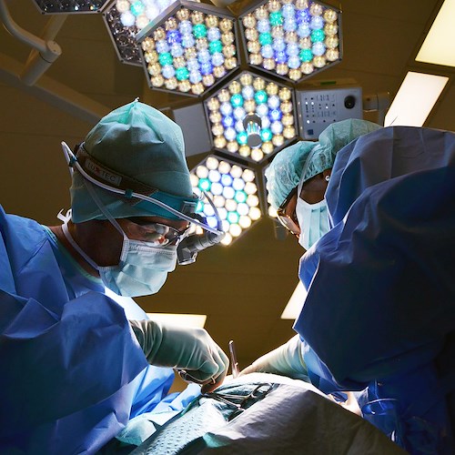 Chirurgia oncologica, Casa di Cura Cobellis si conferma eccellenza: eseguiti due interventi per tumore al rene