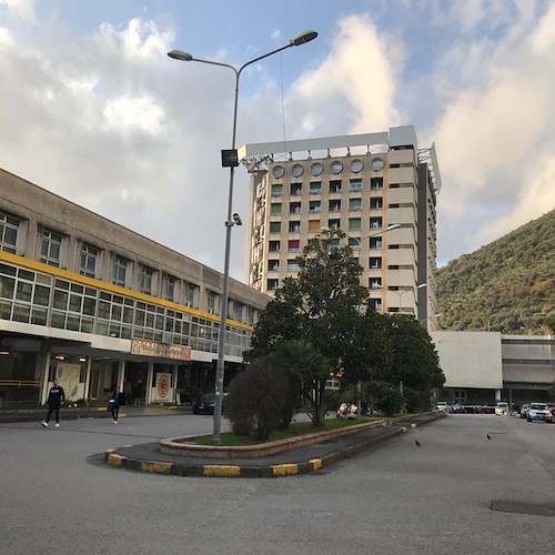 Covid, non si arresta il focolaio al "Ruggi" di Salerno: oltre 50 positivi tra pazienti e sanitari