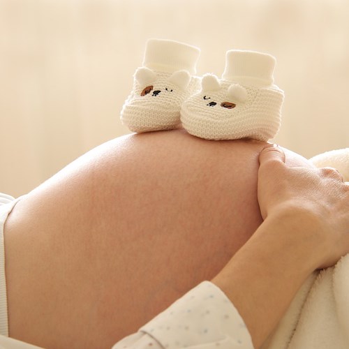 Covid: sì al vaccino anti-Covid alle donne in gravidanza, ma solo dal secondo trimestre