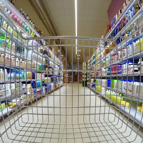 Covid, tracce del virus su pos e carrelli: controlli Nas anche nei supermercati di Salerno