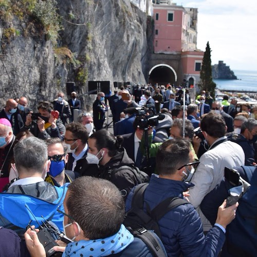 Dopo due mesi di lavoro, riaperta SS163 ad Amalfi. Cancelleri elogia sinergia istituzionale, De Luca: «Adesso salviamo stagione turistica!» /FOTO