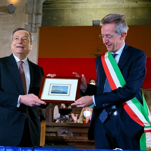 Draghi e Manfredi firmano il “Patto per Napoli”: oltre 1 miliardo di euro per risanare il Comune