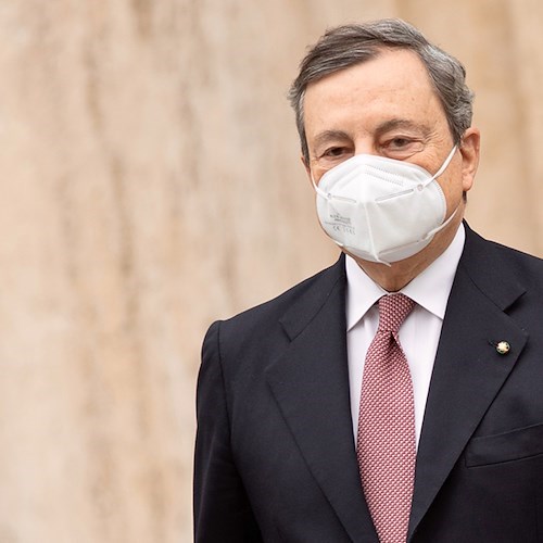 Draghi illustra le priorità per ripartire: una massiva campagna di vaccinazione, il rientro in classe e il lavoro