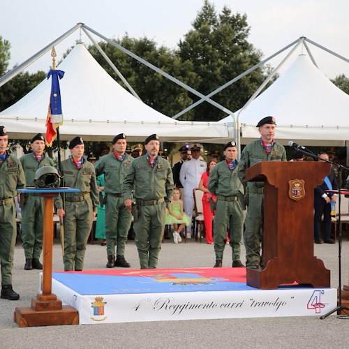 momento della cerimonia del cambio comandante del 4° Rgt carri<br />&copy; Brigata Bersaglieri “Garibaldi”