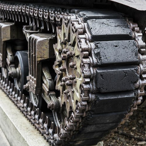 Fermati nel Salernitano 3 carri armati, Stato Maggiore della Difesa: «Erano diretti in Germania, non in Ucraina»