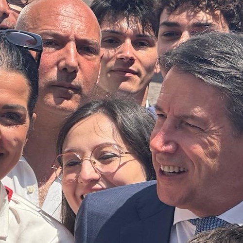 Bilotti (M5S): “Finanziateci il futuro, non la guerra. Il Governo ignora i giovani e i diritti sociali”<br />&copy; La senatrice con Giuseppe Conte