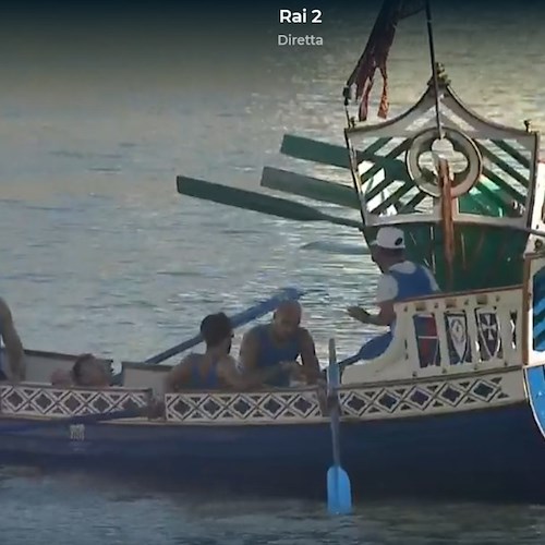 Genova vola sulle acque dell'Arno, vincendo la 67a Regata delle Repubbliche Marinare. Terza Amalfi