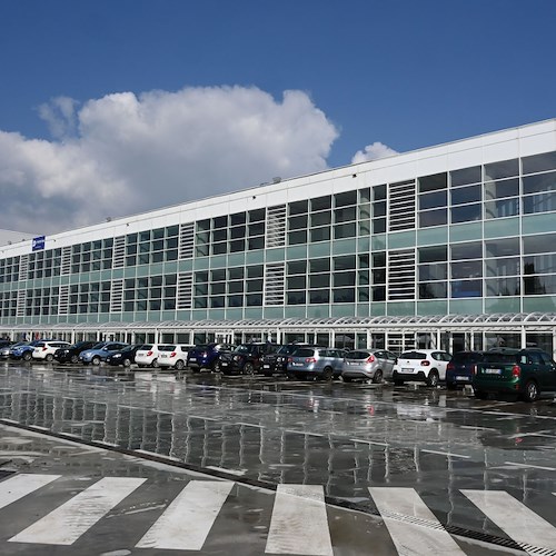 Grottaminarda, dopo 13 anni di lavori inaugurata la nuova Autostazione Air: 11mila metri quadri e 229 posti auto