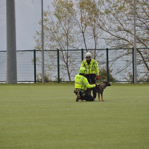 Attività dimostrativa di salvataggio con il cane Jaque