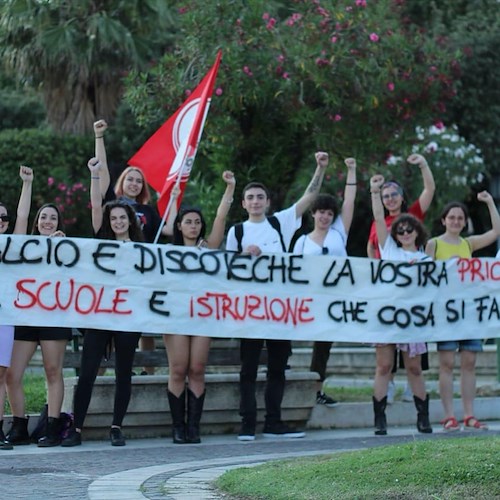 Il mondo della Scuola in Piazza Cavour per chiedere al Governo la priorità