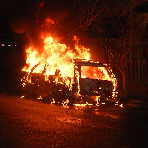 Auto incendiata<br />&copy; Rodrigo Teixeira