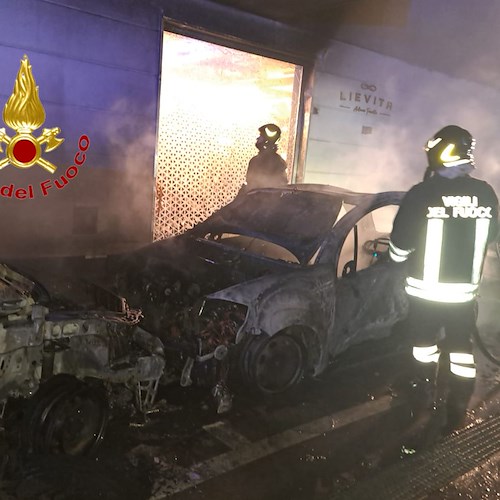 Incendio a Pontecagnano: distrutte tre autovetture. Intervento dei Vigili del Fuoco