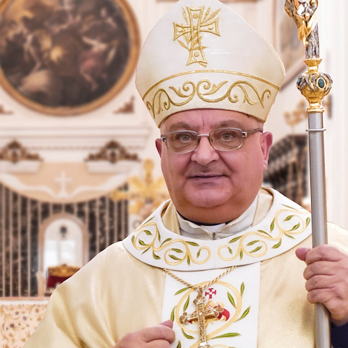 Manifesti funebri con il nome del Vescovo di Nocera-Sarno, individuato il responsabile 