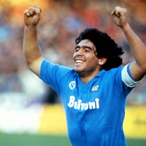 Morte Maradona: stadi di Agropoli, Angri, Sarno e Pagani illuminati per "El Pibe de Oro" / FOTO 
