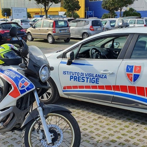 Napoli. Sorpreso a rubare nel parcheggio del centro commerciale La Birreria