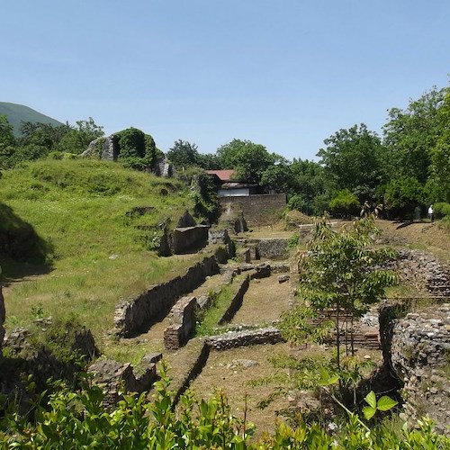Nuceria Alfaterna, al via le operazioni di pulizia e restauro del Teatro ellenistico-romano 