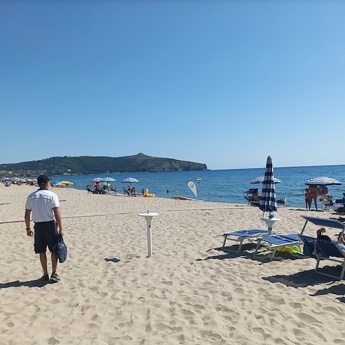 Ombrelloni e ancoraggi abusivi in Area Marina Protetta: denunce e sanzioni a Palinuro 