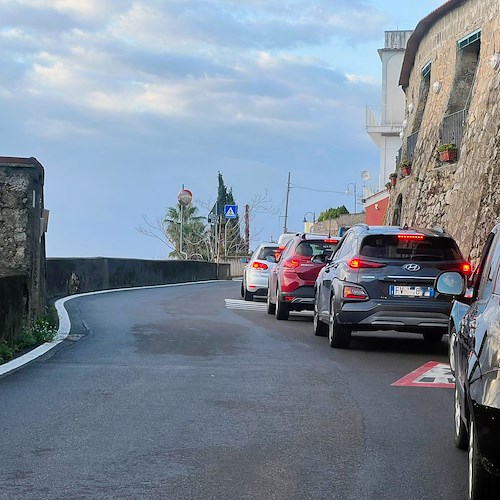 Una foto del traffico in Costiera Amalfitana<br />&copy; Massimiliano D'Uva