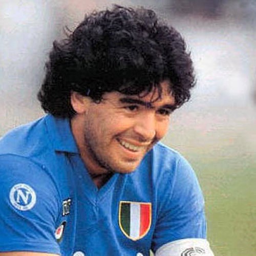 Roccapiemonte, la casa comunale si illumina di azzurro per ricordare Diego Armando Maradona 