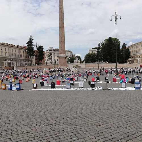 Roma, gli agenti di viaggio scendono in piazza: presenti anche salernitani [FOTO-VIDEO]