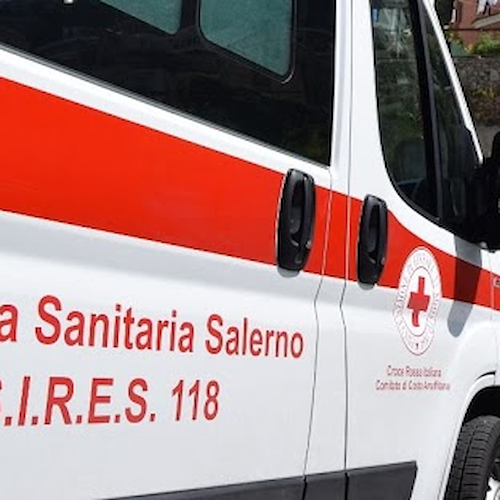 Salerno, ambulanze senza medici. Cittadini: «Impegnati per Luci d'Artista»