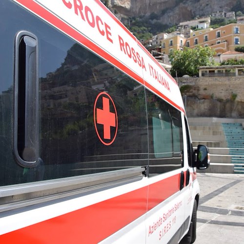 Salerno, ambulanze senza medici. Cittadini: «Impegnati per Luci d'Artista»