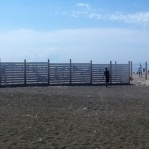 Salerno, ancora barriere e staccionate sulle spiagge. Rino Avella: “Modello superato, intervengano gli assessori”