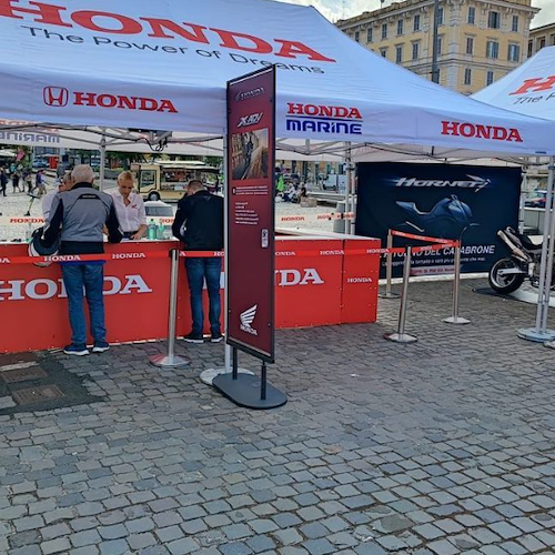 Salerno, blitz di De Luca all'Honda Live Tour per la musica "troppo alta". Iannone: «Una piazzata inaccettabile»