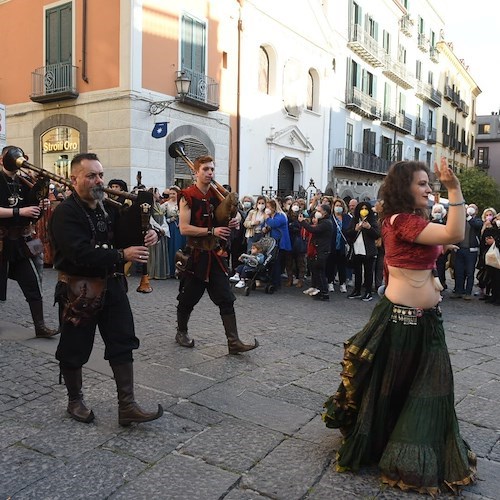 Salerno, dopo due anni di stop torna la Fiera del Crocifisso. Sindaco: «Ci attende weekend da sold out» 