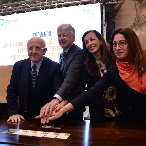 Salerno, il governatore De Luca apre la "Paper Week": «Sostenibilità ambientale si alimenta a partire dalle scuole»
