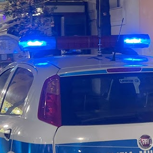 Salerno, infrange vetrina e tenta di rubare tv e bussole: in manette 26enne