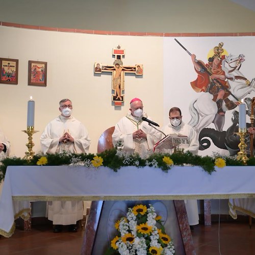 Salerno, la reliquia di San Giorgio Martire arriva alla Caserma D'Avossa /FOTO
