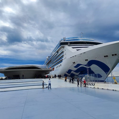 Salerno, la stagione turistica-portuale si chiude col botto: ecco "Artania", la nave dedicata a lady Diana 